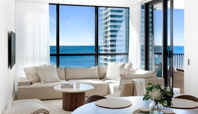 Ocean Views - Luxe 2BR. Mermaid Beach