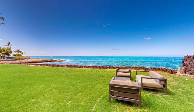 Oceanfront home with wrap around lanai, private sauna, beach access & WIFI