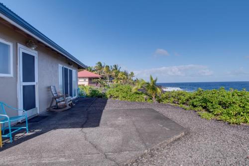 Oceanfront Keaau Gem: Ocean & Sunrise Views, Pool