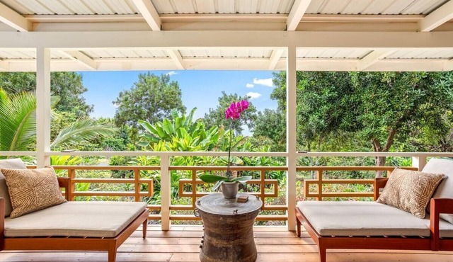 Ohia Cottage: Your Coastal Retreat near Napoopoo Beach