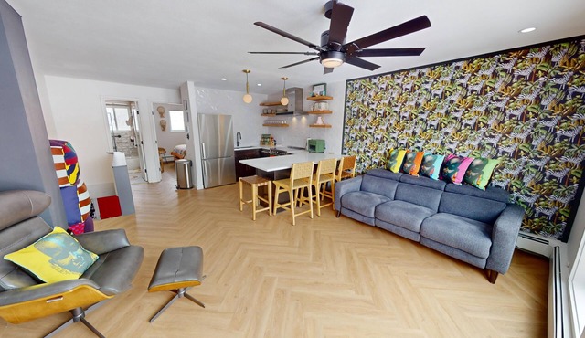 On Lake. Walk to Marina, Concerts, Parks, Dining. Hip Updated Unit. Big Yard
