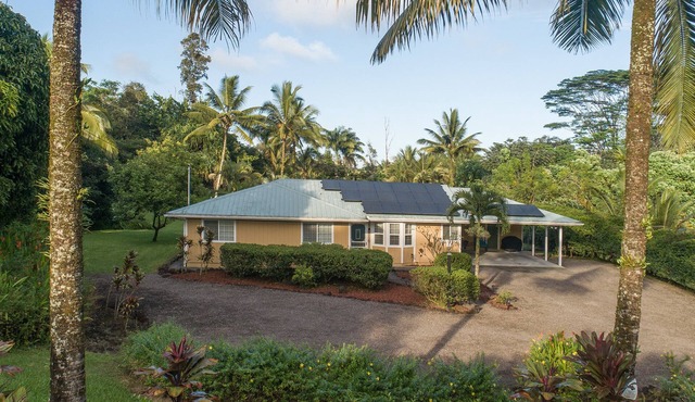 One Acre of Tropical Paradise on the Big Island