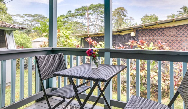 Pahoa Vacation Rental w/ Lanai ~ 11 Mi to Beach!
