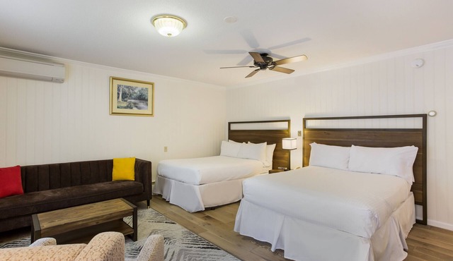 Palmer House Resort - Deluxe Two Double Beds 4