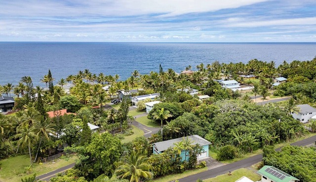 Paradise found! 3 bedroom home with large lanai, AC and 2 blocks from the ocean