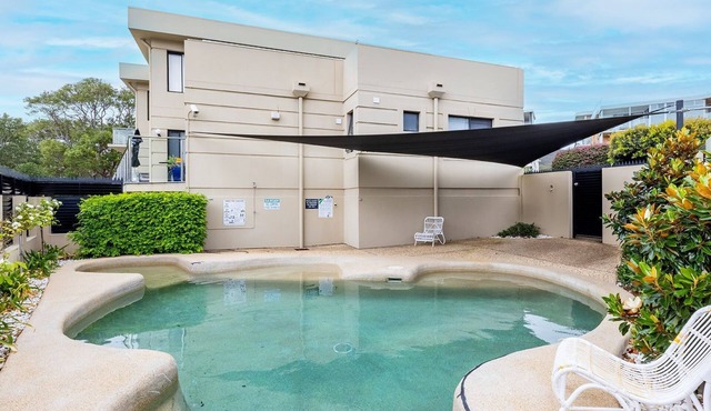 Paradiso, 4,4 Laman St - Unit with aircon, wi-fi, pool and in the heart of town, water views