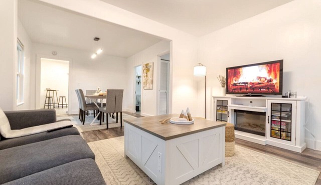Peaceful Pet-friendly Home With Yard