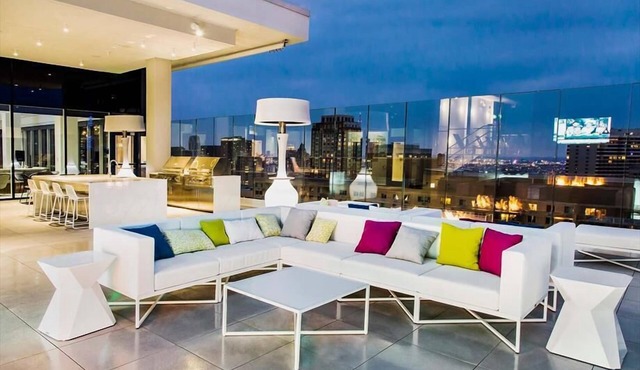 Philly 1BR w/Deck | nr Rittenhouse Square & Schuylkill Banks
