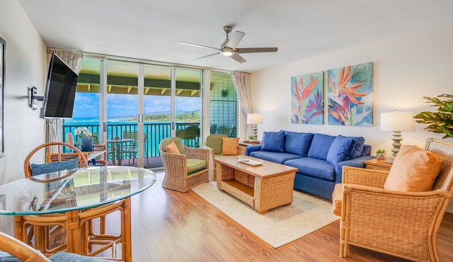 "Picture Perfect" Oceanfront on the Top Floor at Wailua Bay View!