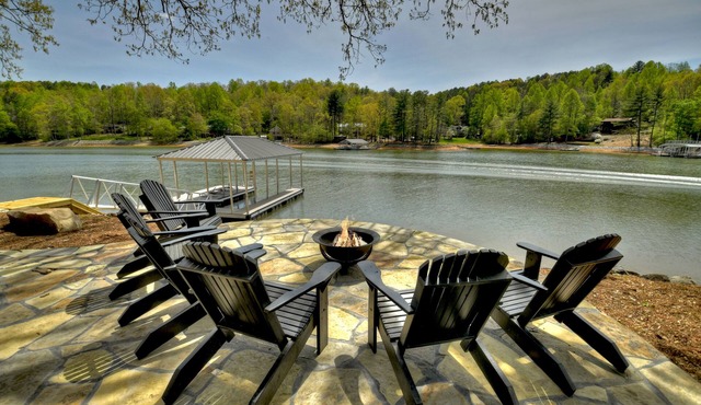 Picturesque Point on Beautiful Lake Nottely