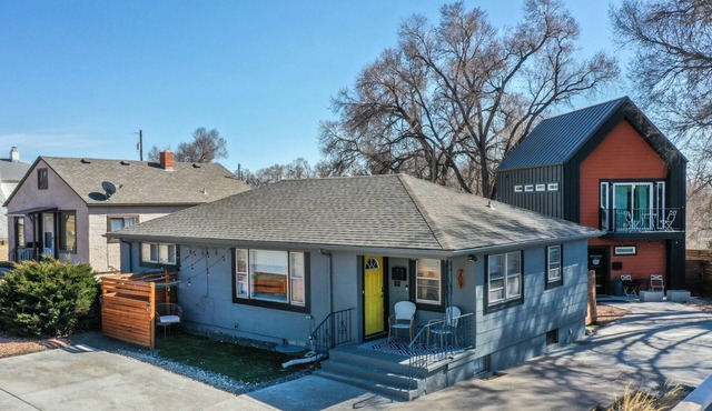 Pikes Peak Getaway: 2 Homes w/3 Kitchens, 3 Living Rooms, 2 Hot Tubs