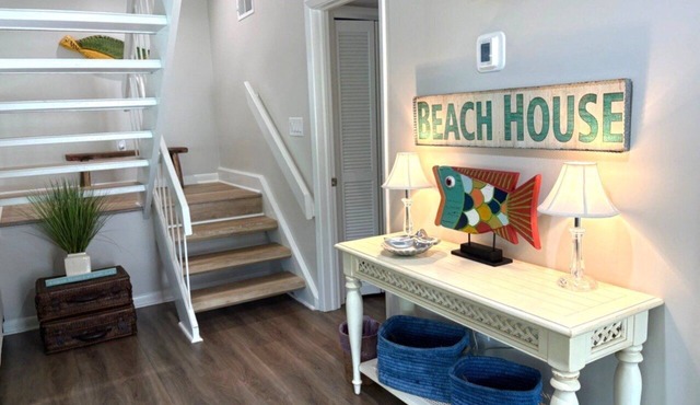 Popular Spinnaker Beach House! Close to Beach! Amenity access included!