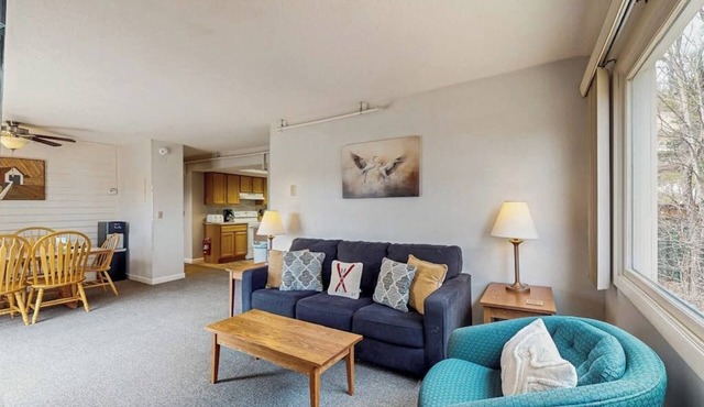 Premium Stowe condo: prime location & resort amenities including pool