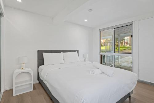 Private bed Suite Near Garden City with Kitchen