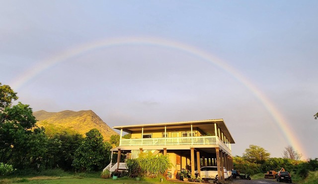 Private, country living modern conveniences. Tropical farm, steps from the beach