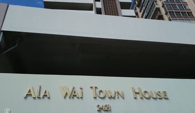 Private room and Bath in the heart of Waikiki Beach