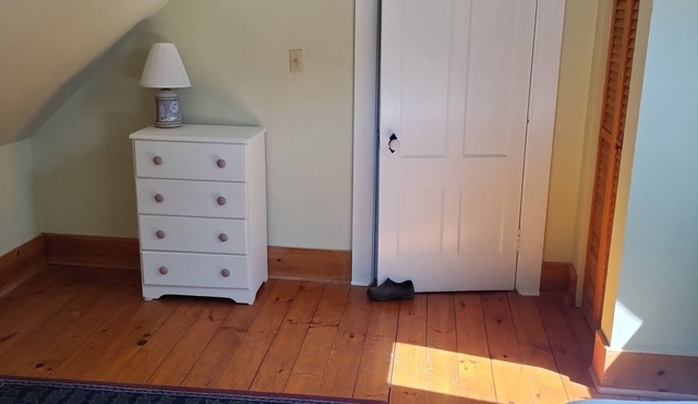 Quaint farmhouse with garden, big yard, river access- all near Middlebury, VT.