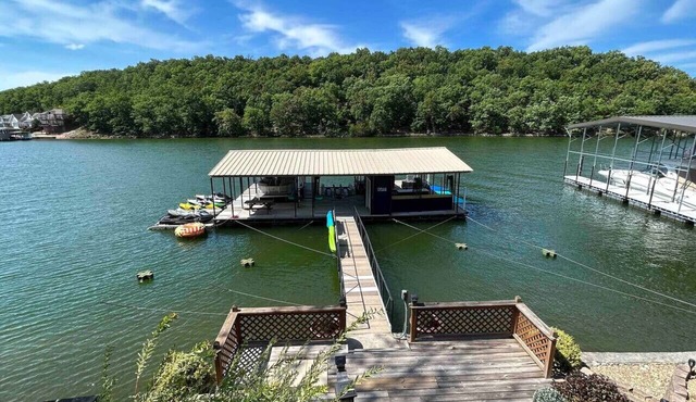 Quiet Cove -Main Channel views! Sleeps 16/Pets/Pool Table/Games