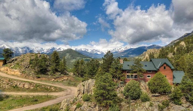 Range View on the Rocks Log Home 360 Mtn Views