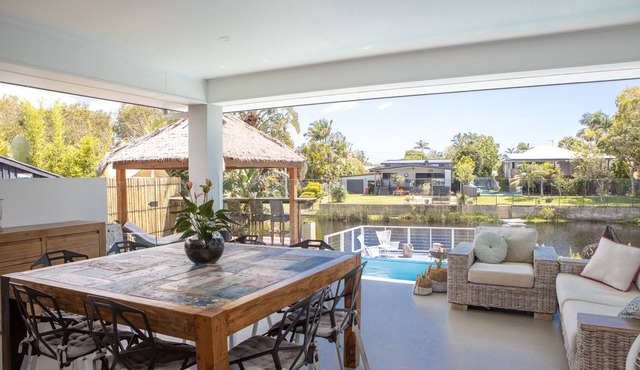 Reef Water Retreat - Luxe Home With Pool - Walk to Beach