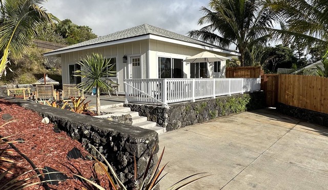 Relax and enjoy with amazing views of Kona Sunsets!