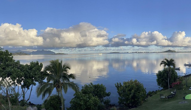 Relaxing oceanfront home overlooking Kaneohe Bay
