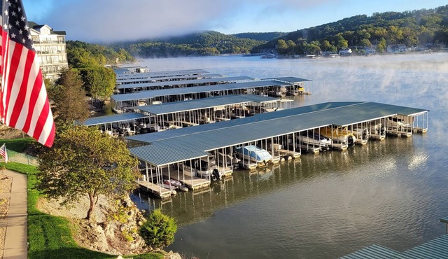 Relaxing on the Big Niangua 3BR w/Loft - 6 Beds