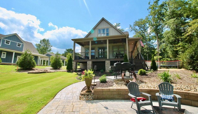 Relaxing Retreat—Family Fun on Lake Tuscaloosa w/beach volleyball, games & dock!