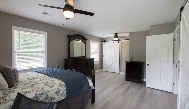 Remodeled family home, 5 minutes away from the park!