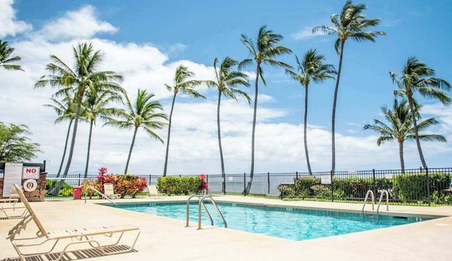 Remodeled Molokai Condo with Ocean Views, WiFi, Pool & Grills