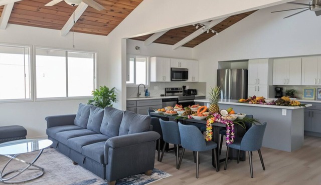 Renovated 5BR w/AC, Vaulted Ceilings & Lanai Ocean View Near Airport