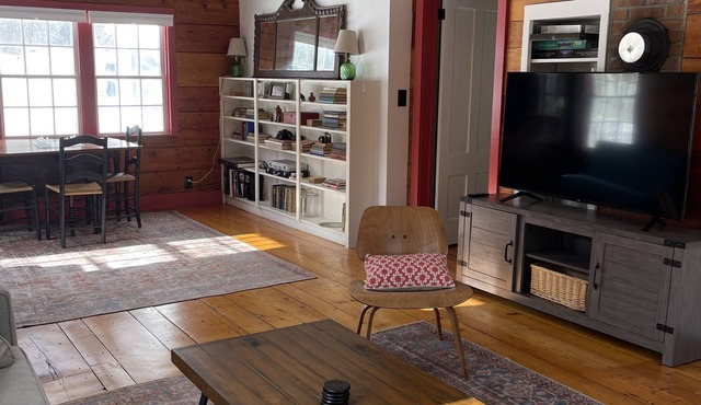 Renovated Vermont farmhouse w/ fire-pit, patio, large backyard!
