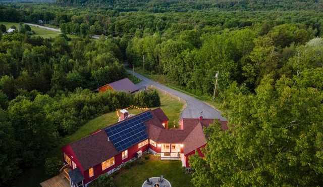 Ridgeview - 70 acre White Mountain estate with views