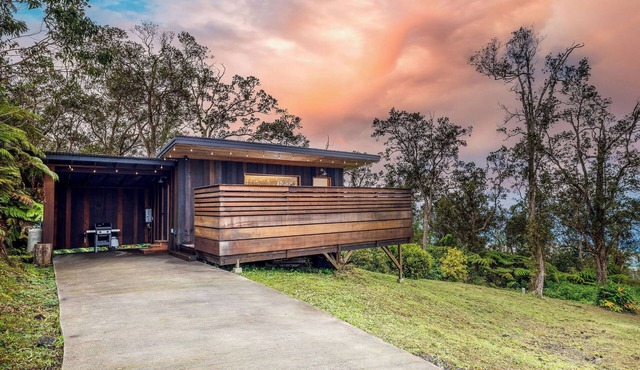 Romantic Kona Hideaway-Modern