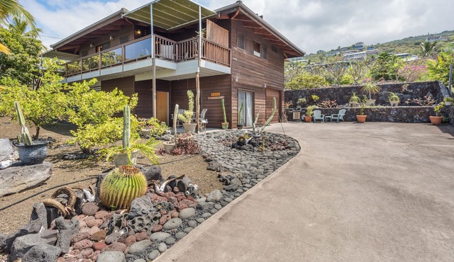 Romantic Tropical Retreat, Walk 150 Yards to the Ocean!