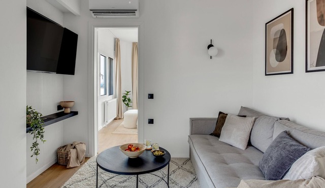 Sanders Arch - Adorable 1-Bdr. Apt. w/ Balcony