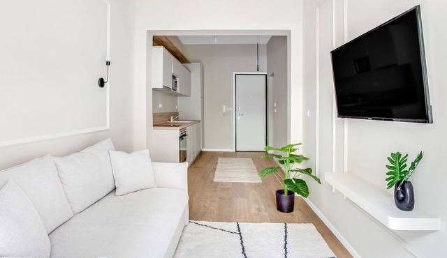 Sanders New Town - Charming 1-bdr Apt w Balcony