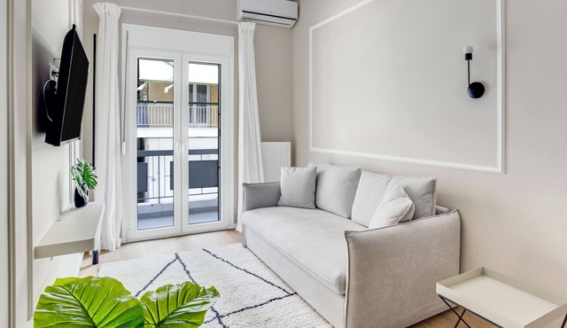 Sanders New Town - Inviting 1-bdr Apt w Balcony