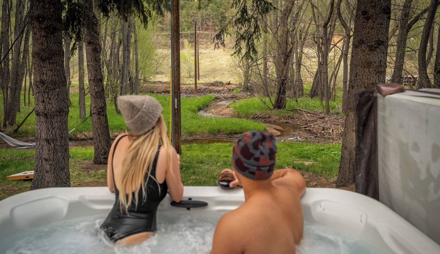 Scenic Riverside Retreat: Sauna, Hot Tub, & Fire Pit, by Forest & Peak Retreats