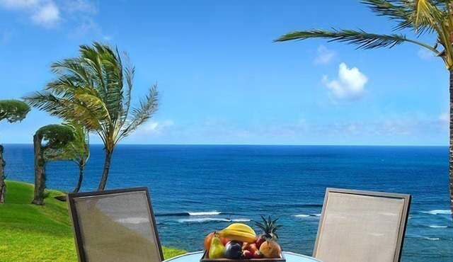 Sealodge E-5, Offers dramatic views of the Pacific Ocean.