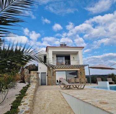 Seeview Villa and Mountain view