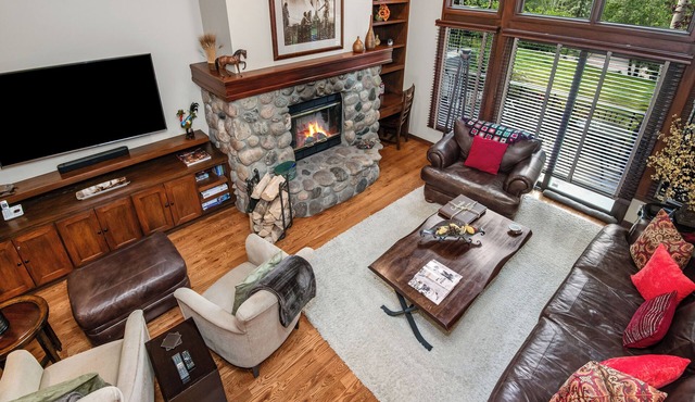 Ski-In and Out Your Doorstep! Pool/Hot Tub, Great Village Access