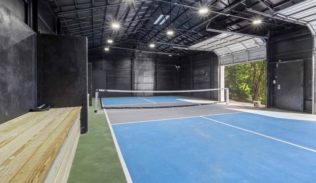Sleep 22, private pool, pickleball ct, hot tub