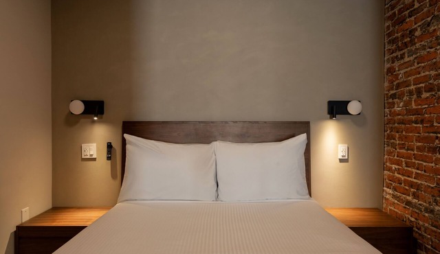 Sosuite - Deluxe Queen Room, High Floor w Desk