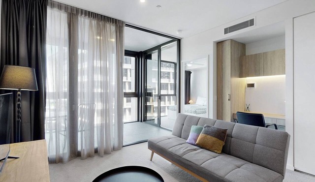 South Brisbane 2Bed 2Bath + Parking