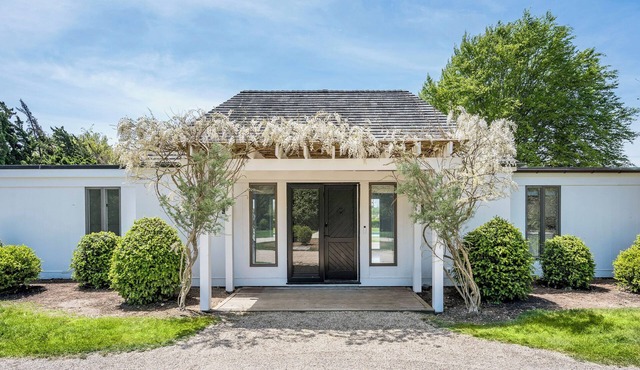 South of highway: NEW & ultra modern, with stunning 40 acre reserve VIEWS