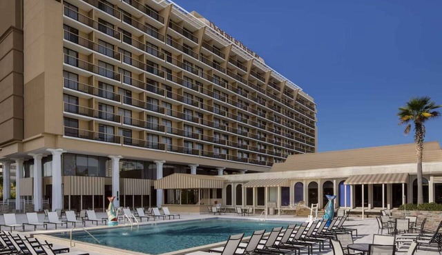 Southbank St. Johns River Views + Dining & Pool