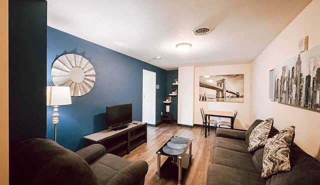 Spacious 2BR/2BA Downtown Apt|Clean and Safe|