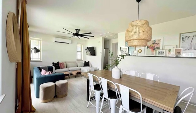 Spacious 4-bedroom house 5 minutes from beach