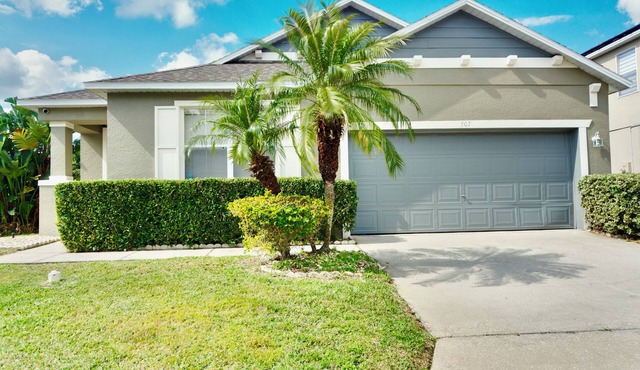 Spacious 4BR 3BA Home with Refreshing Pool Minutes to Disney & Top Attractions!